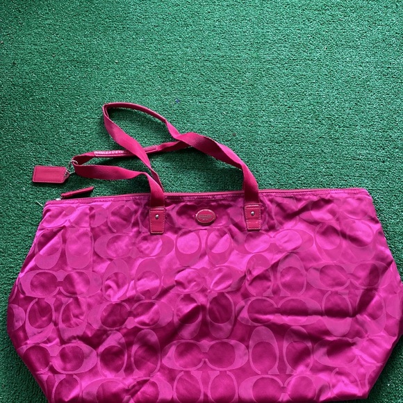 Authentic Coach Large Pink Duffle Bag | Travel Bag | Coach| - Picture 9 of 13